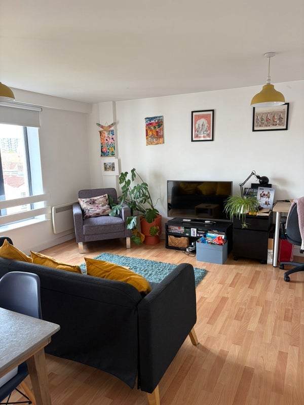 Flat Waterloo Road in Bristol