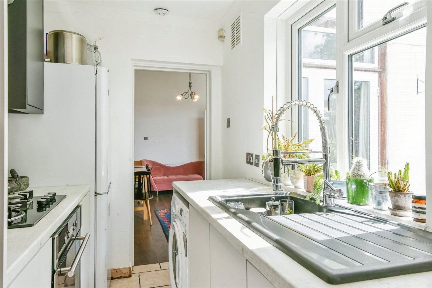 Flat Thornton Avenue in Greater London