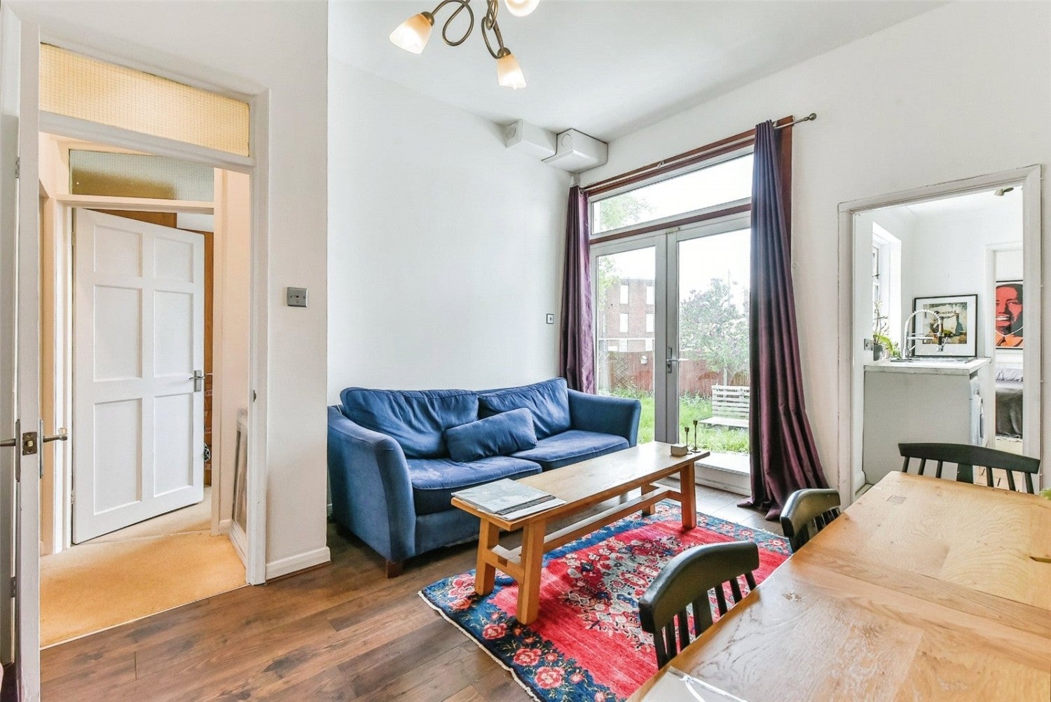 Flat Thornton Avenue in Greater London