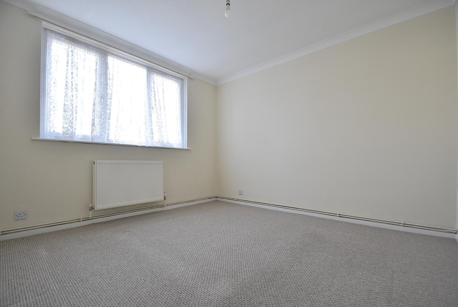 Flat Sandown Road in Sandown