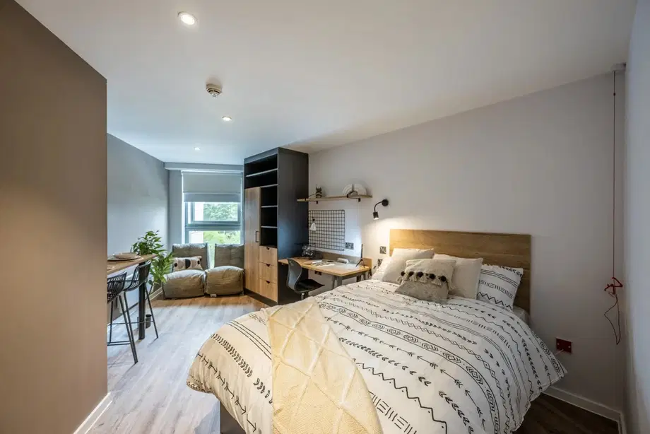 Room Murieston Road in City of Edinburgh