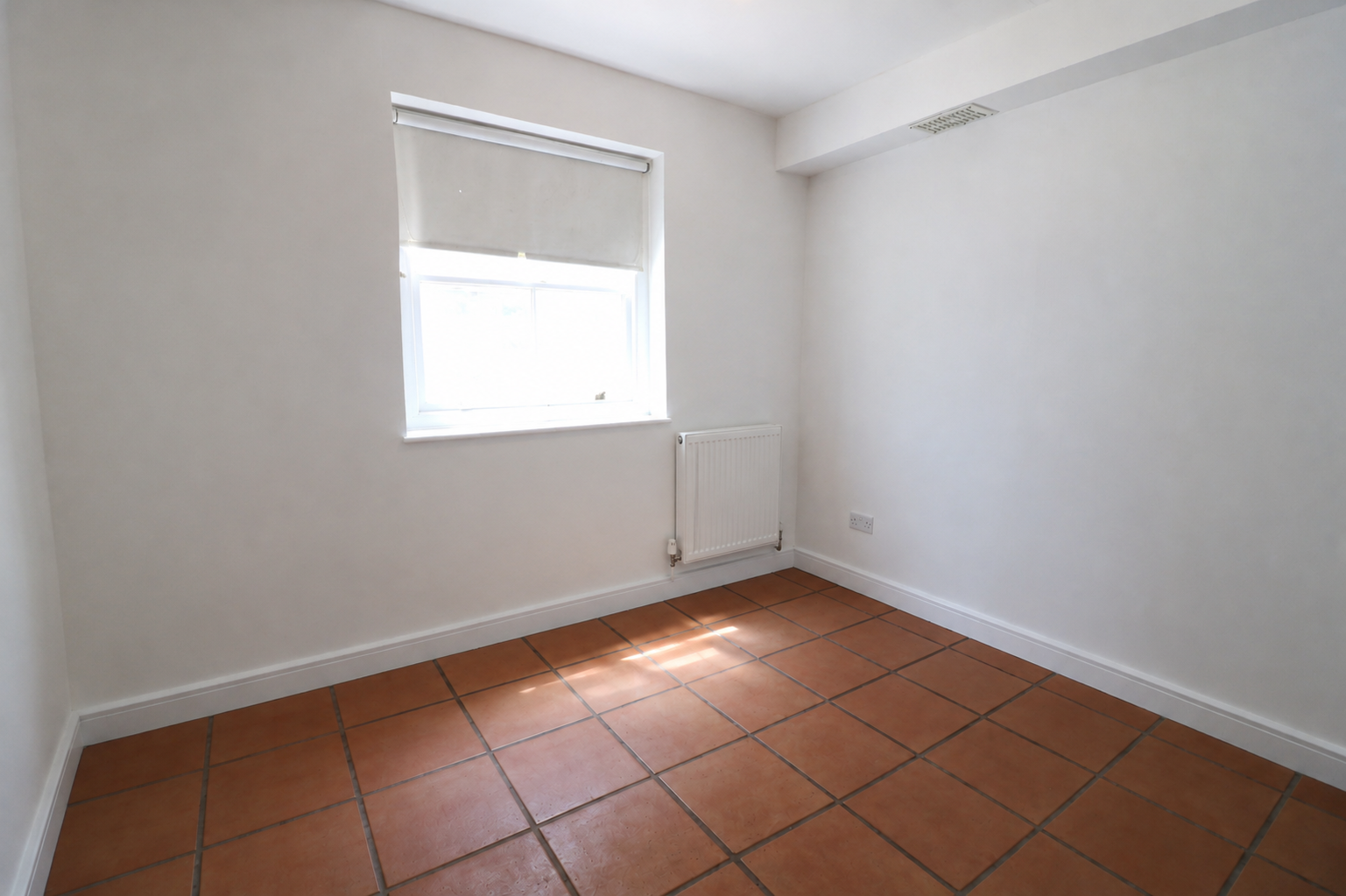 Flat Spencer Road in Greater London