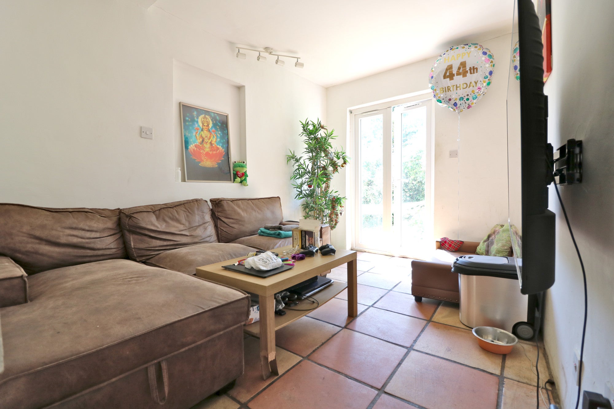 Flat Spencer Road in Greater London
