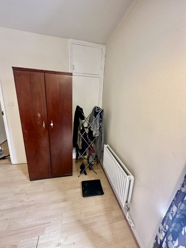Flat Boundary Street in Greater London