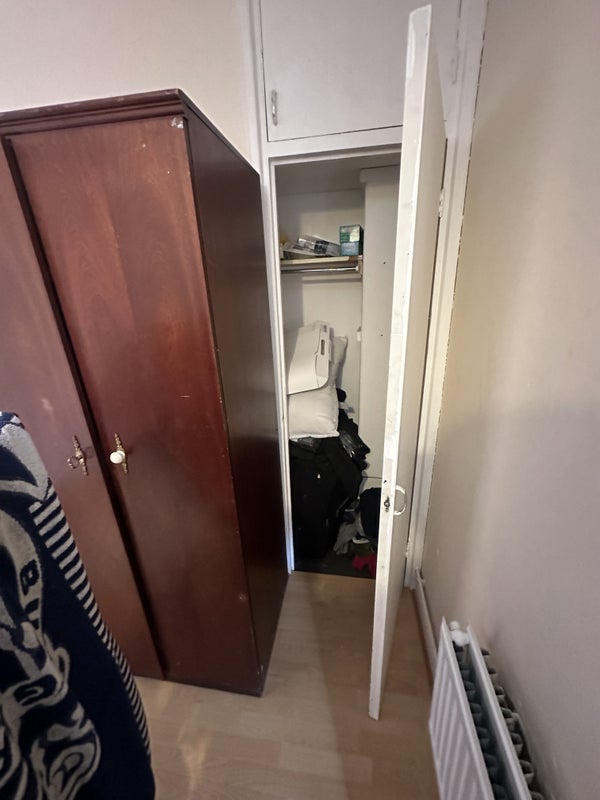 Flat Boundary Street in Greater London