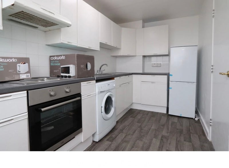 Room Bakersfield in Greater London