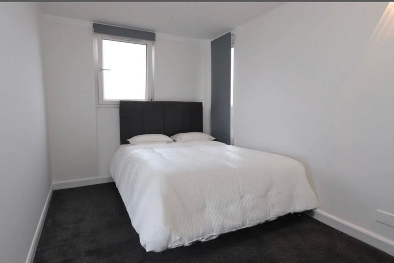 Room Bakersfield in Greater London