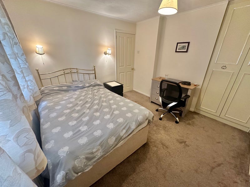 Room Boundary Road in Crawley