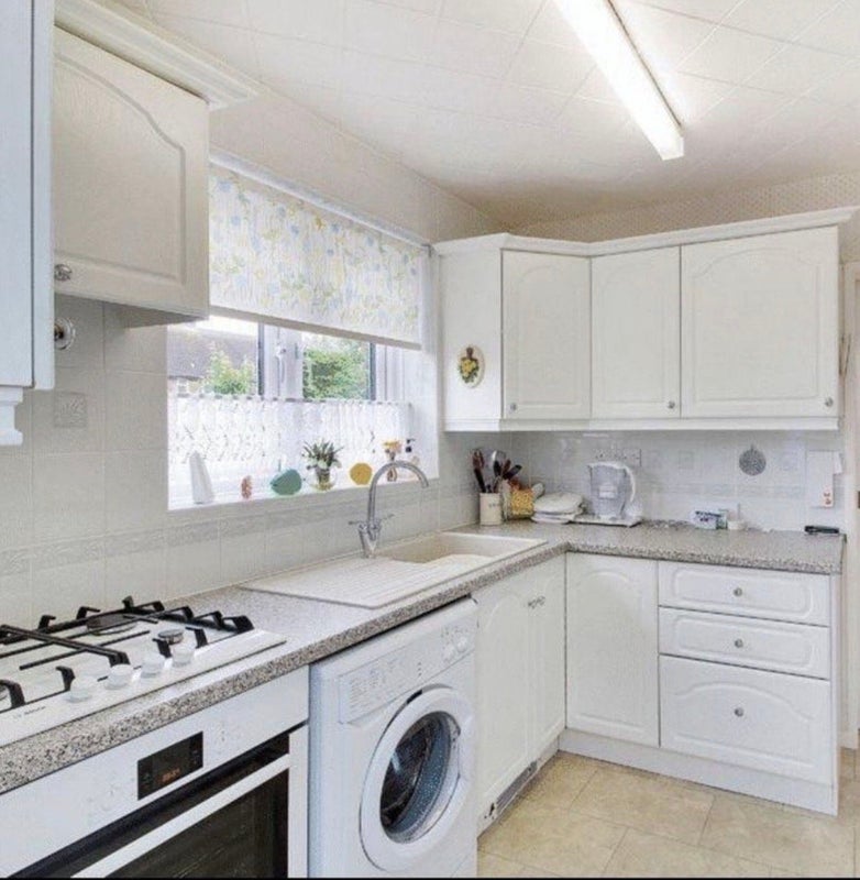 Room Boundary Road in Crawley