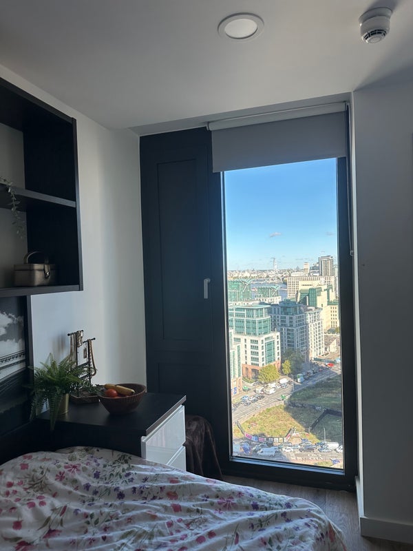 Room Miles Street in Greater London
