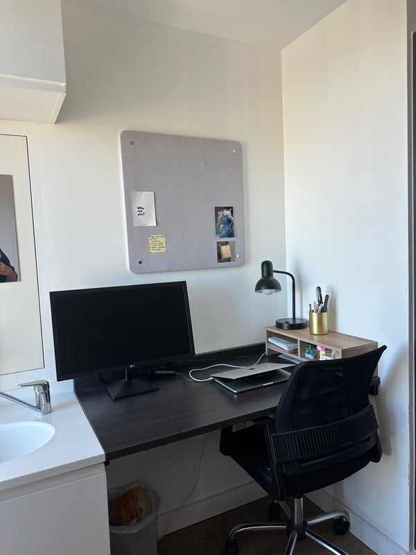 Room Miles Street in Greater London