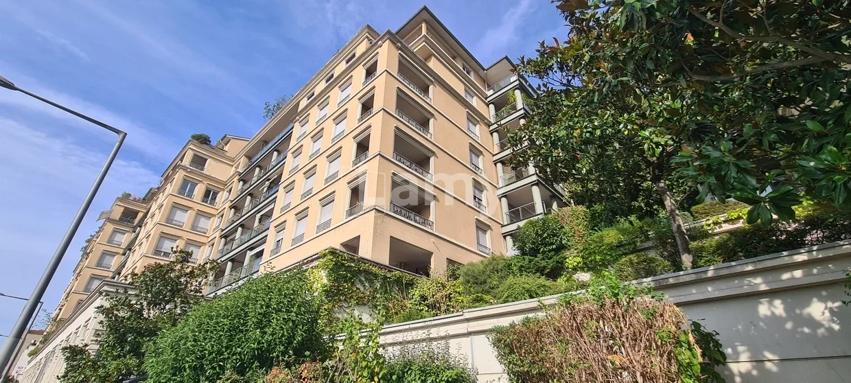 Flat Quai Joseph Gillet in Lyon
