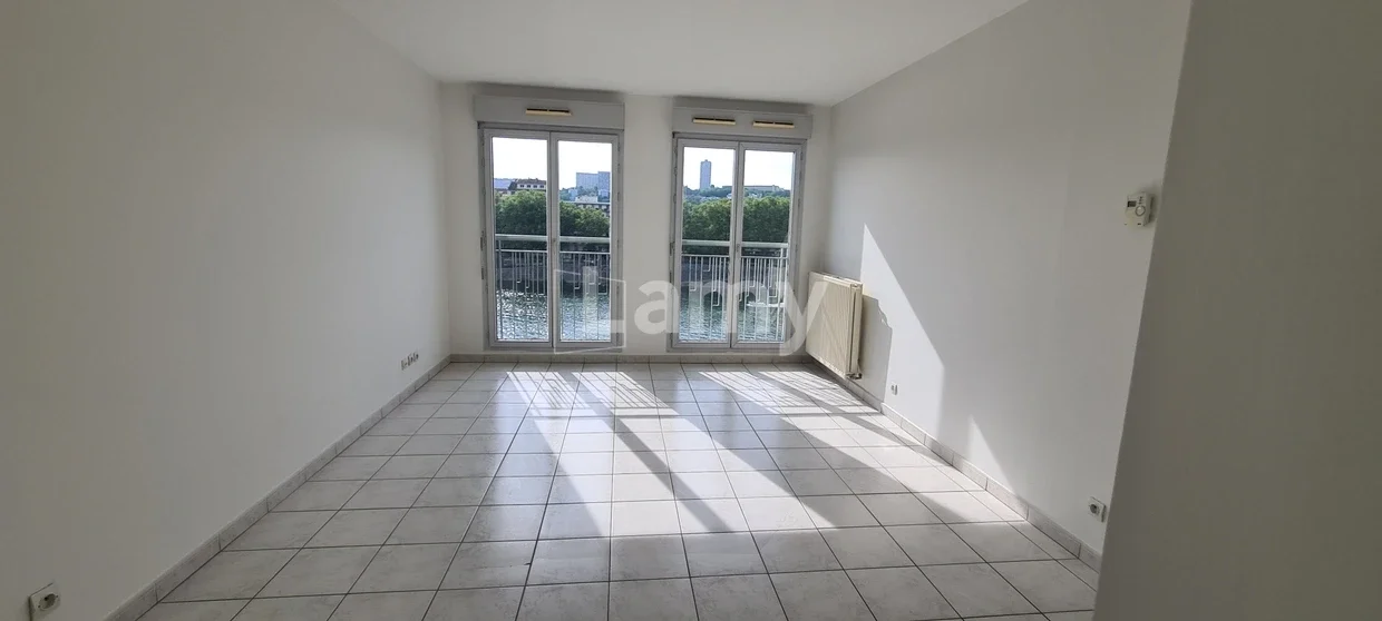 Flat Quai Joseph Gillet in Lyon