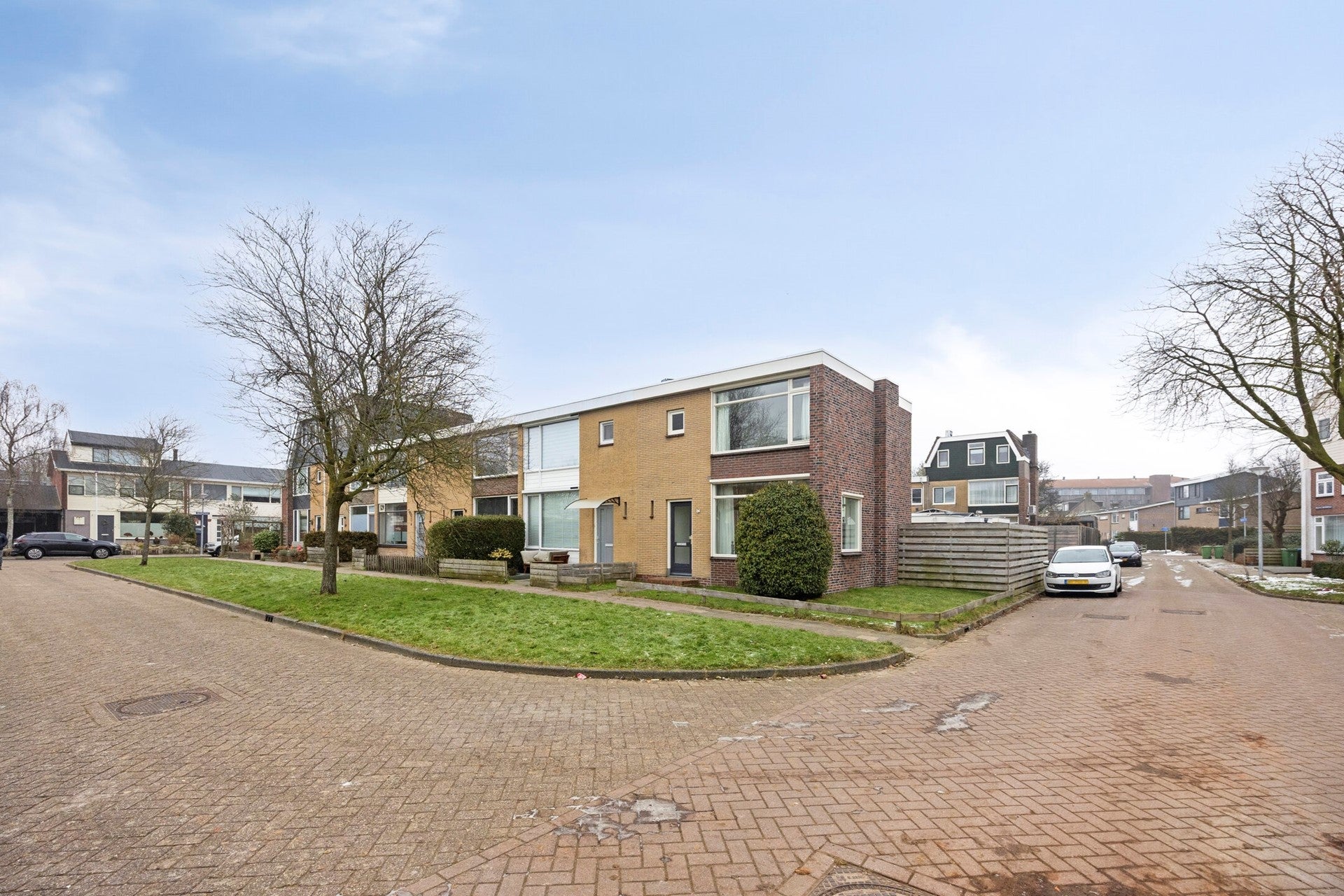 Huis Burg. G. van Barneveldstraat 12 in Groningen
