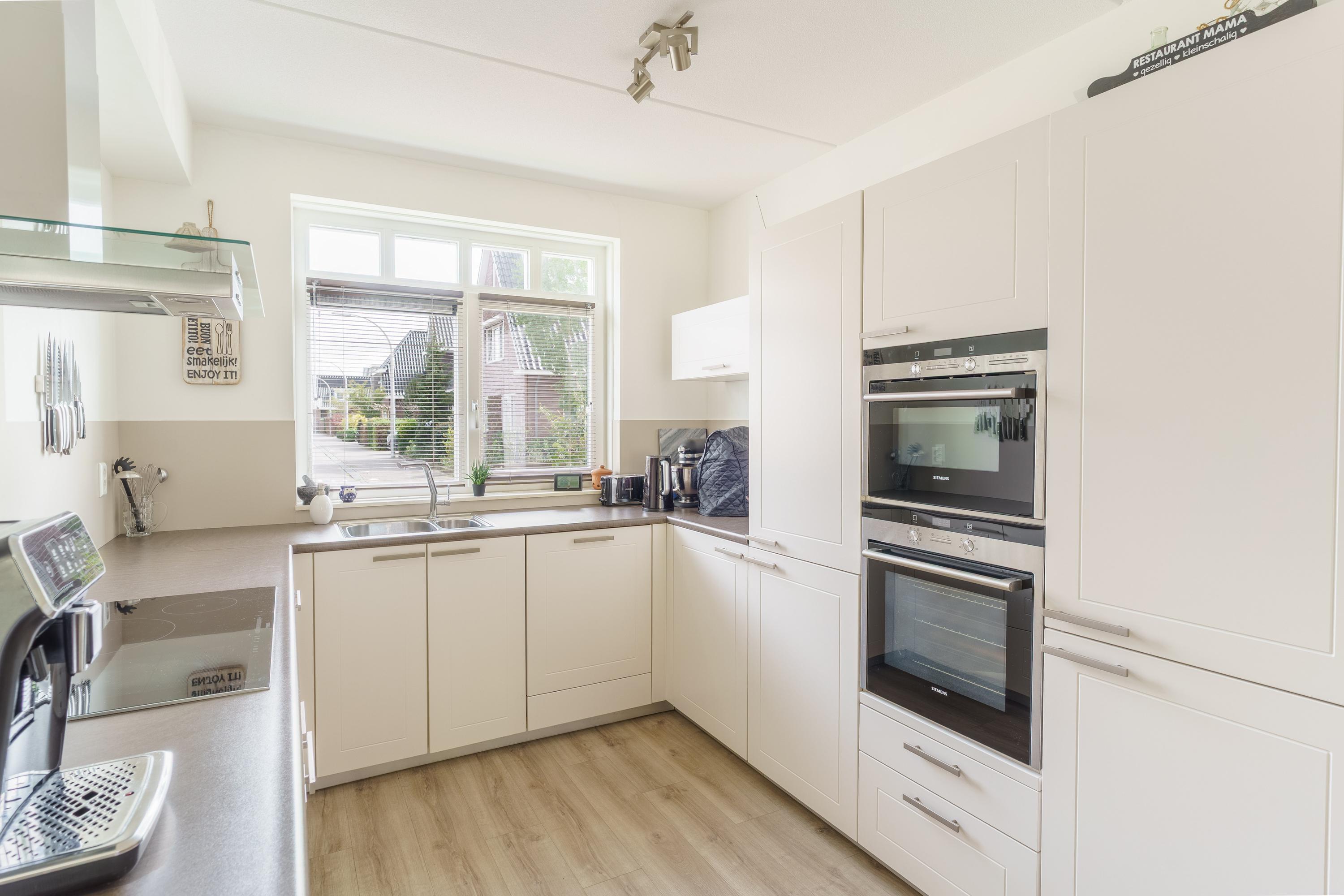 Tussenwoning te koop: Koningsveldland 7, Den Hoorn