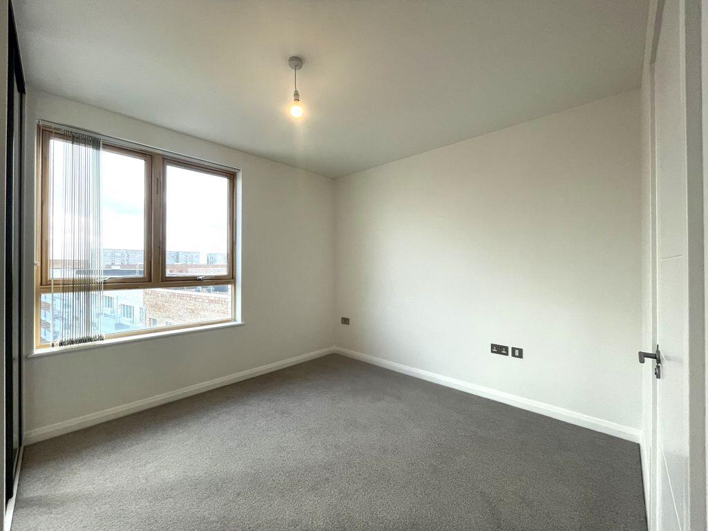 Flat Fielders Crescent in Greater London