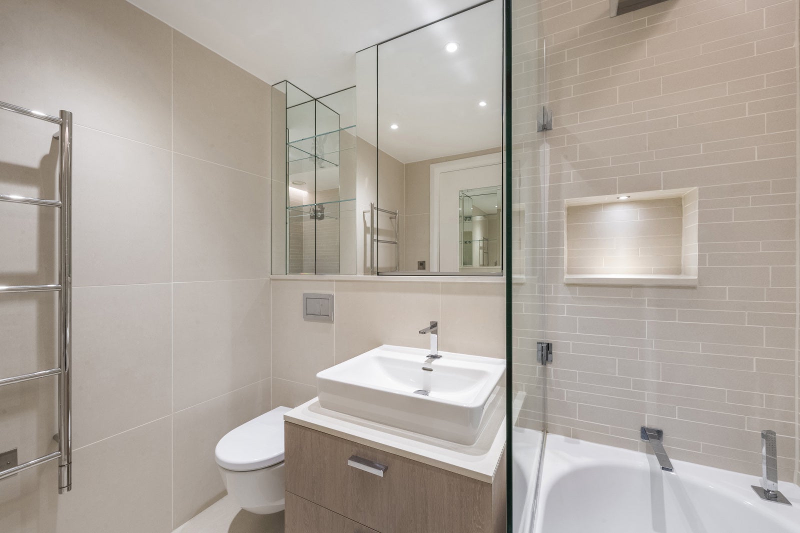 Flat Kensington Gardens Square in City of Westminster