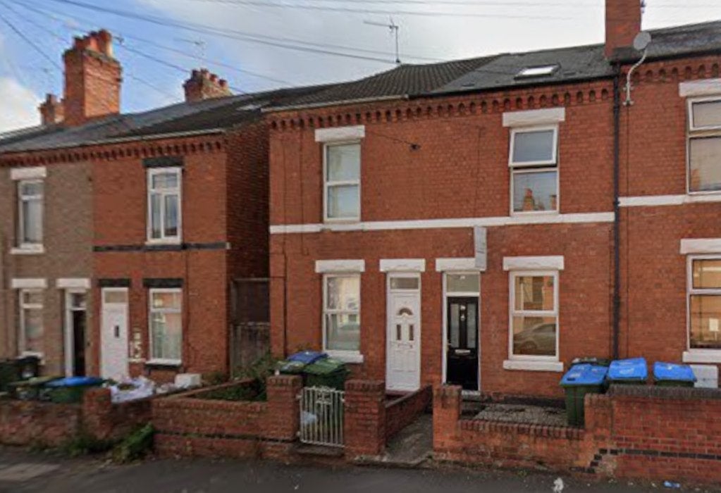Room Charterhouse Road in Coventry