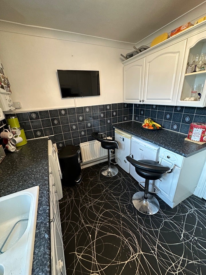 Room Sixth Avenue in Greater London