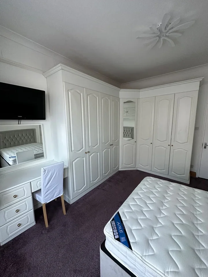 Room Sixth Avenue in Greater London
