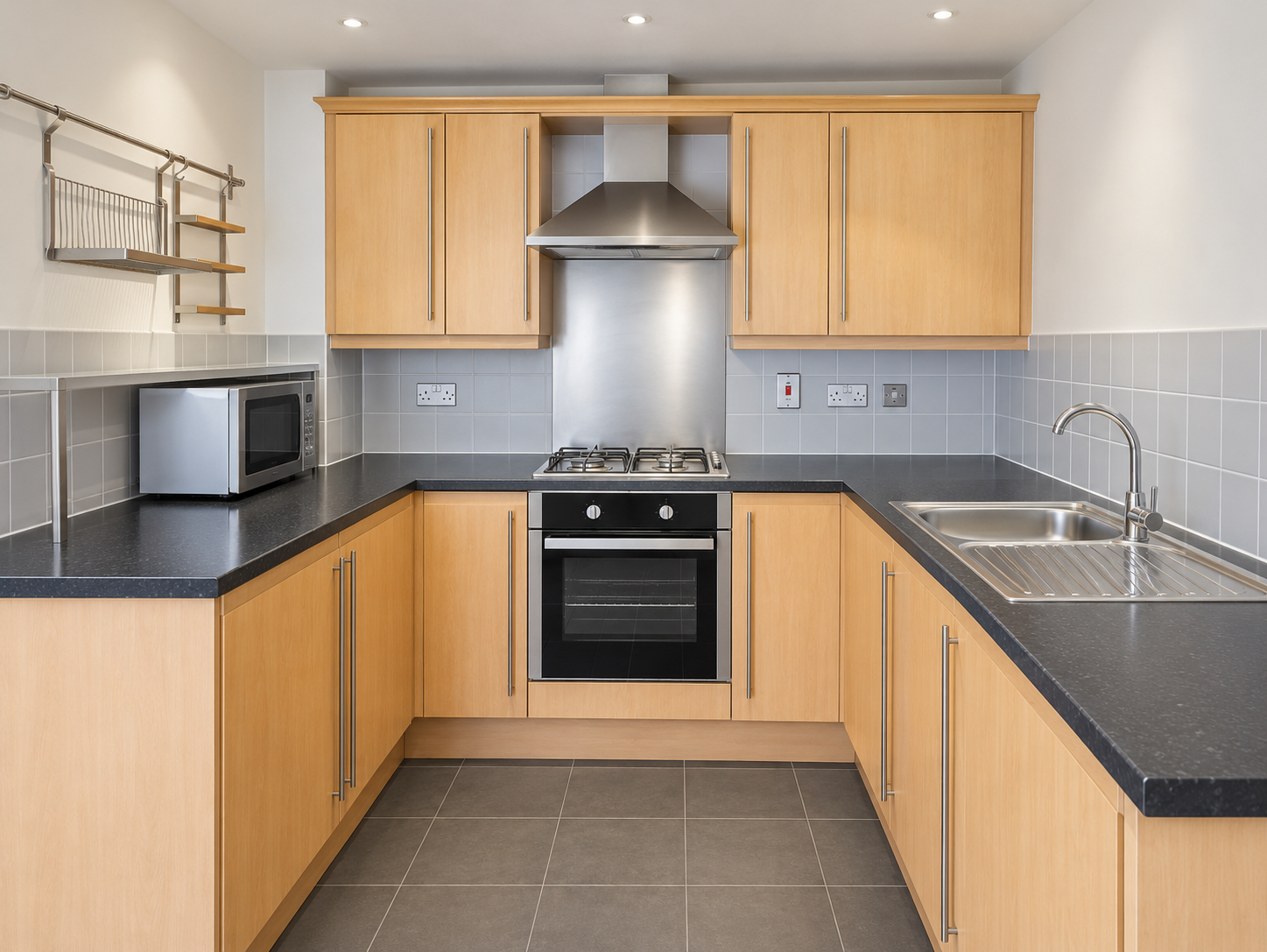 Flat Kepler Road in Greater London