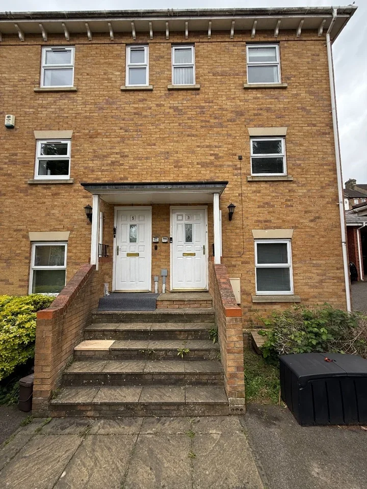 Flat Diana Road in Chatham