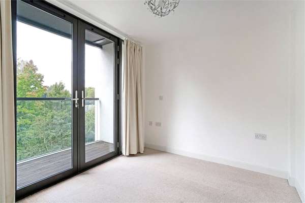Flat Honeybourne Way in Cheltenham