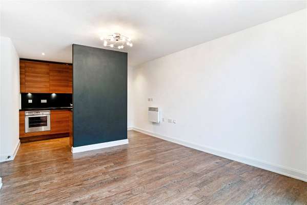 Flat Honeybourne Way in Cheltenham