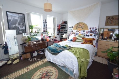 Room Walmsley Road in Leeds
