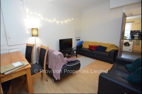 Room Walmsley Road in Leeds