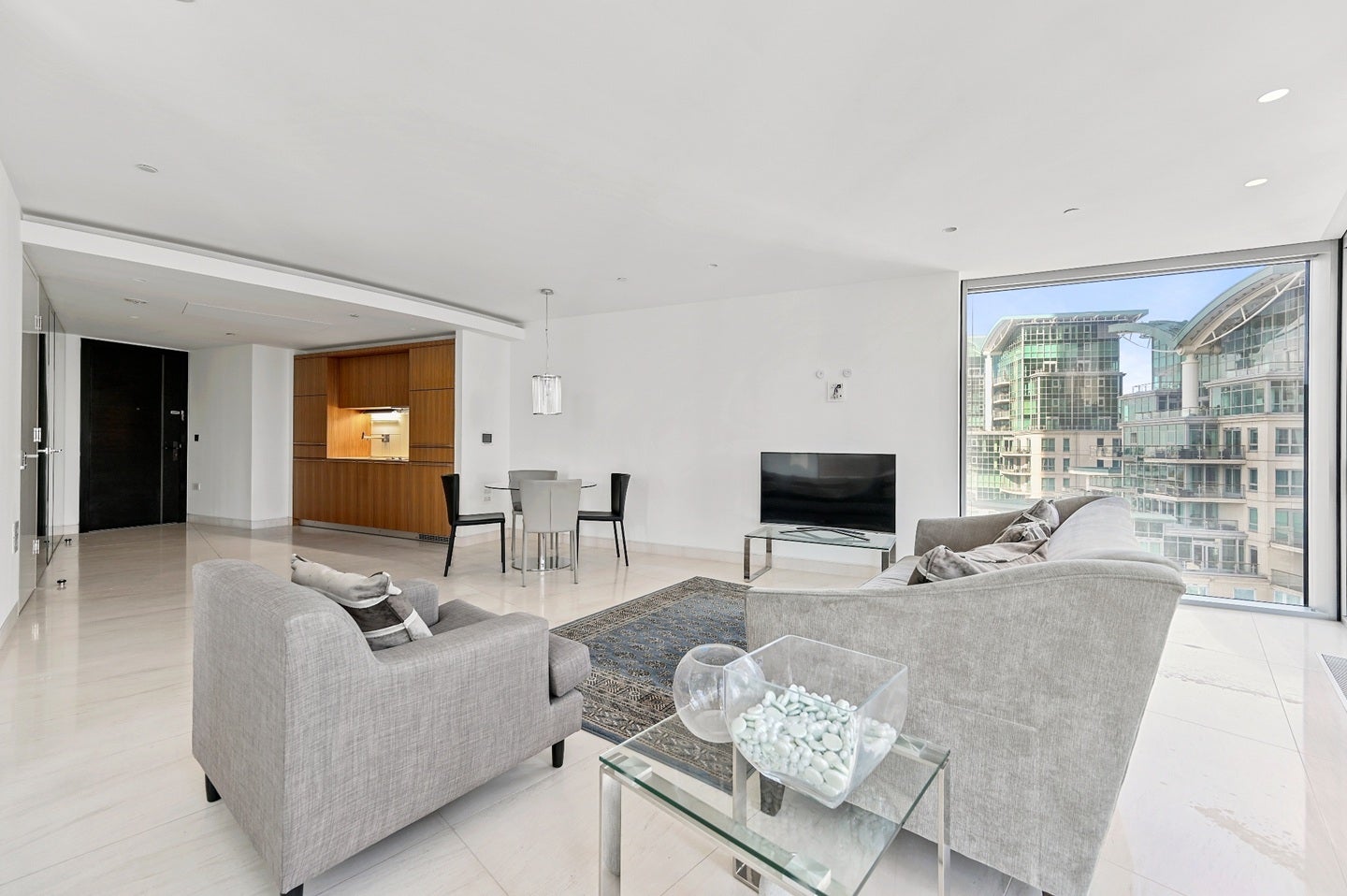 Flat Nine Elms Lane in Greater London