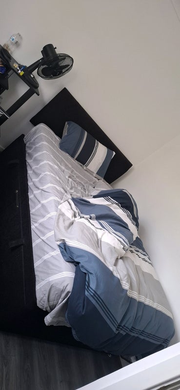 Room Cuckmere Crescent in Crawley
