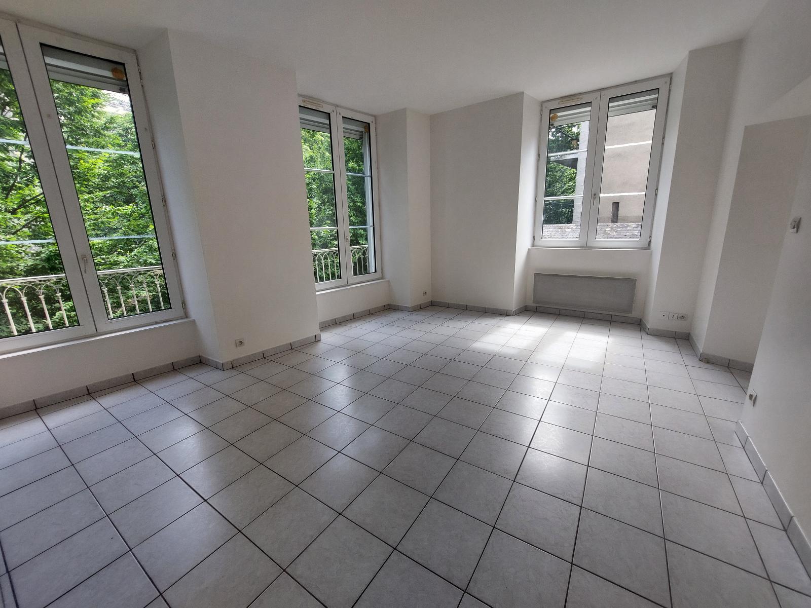 Flat Rue de Maubeuge in Paris