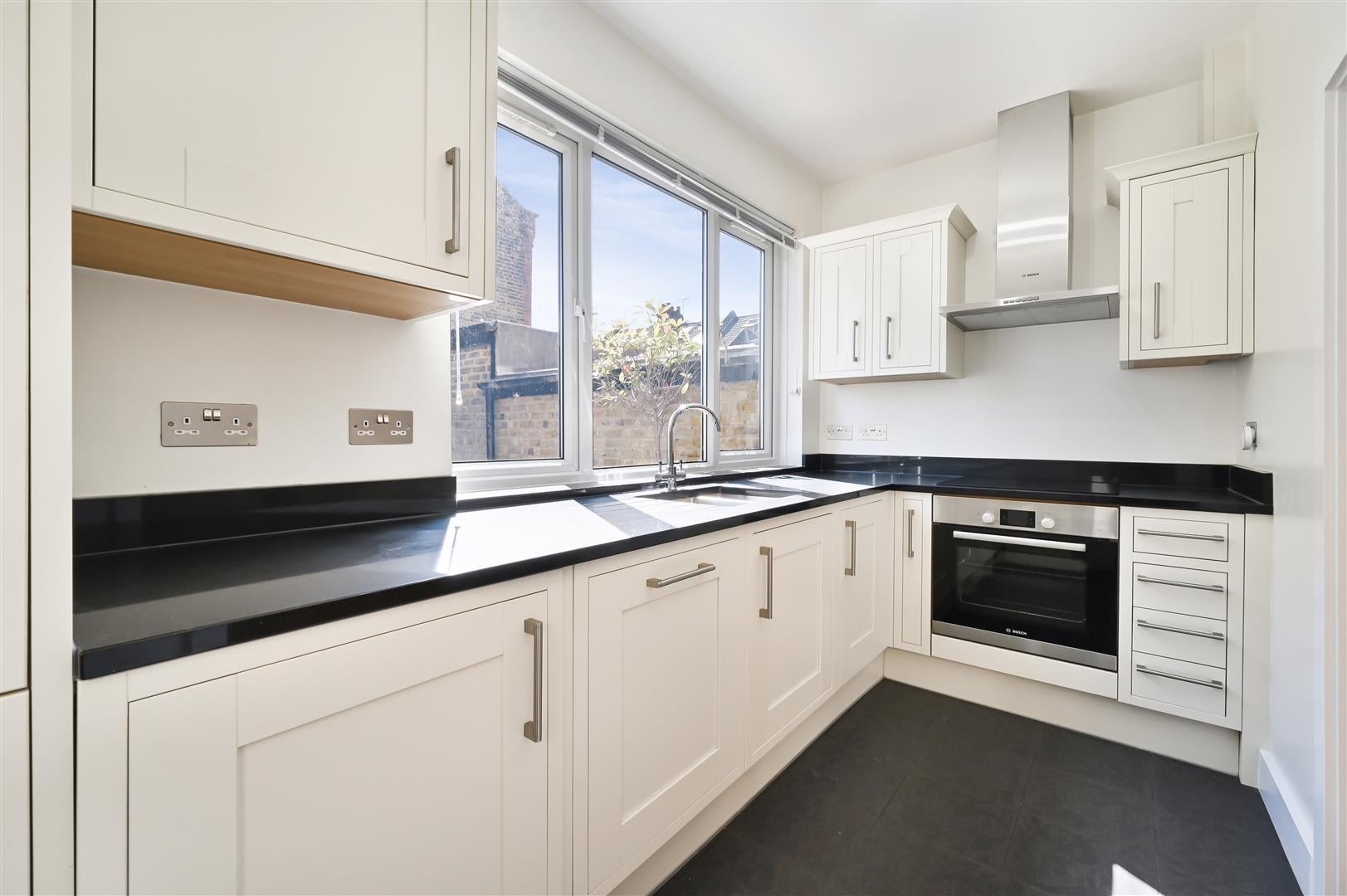 Flat Florence Road in Greater London