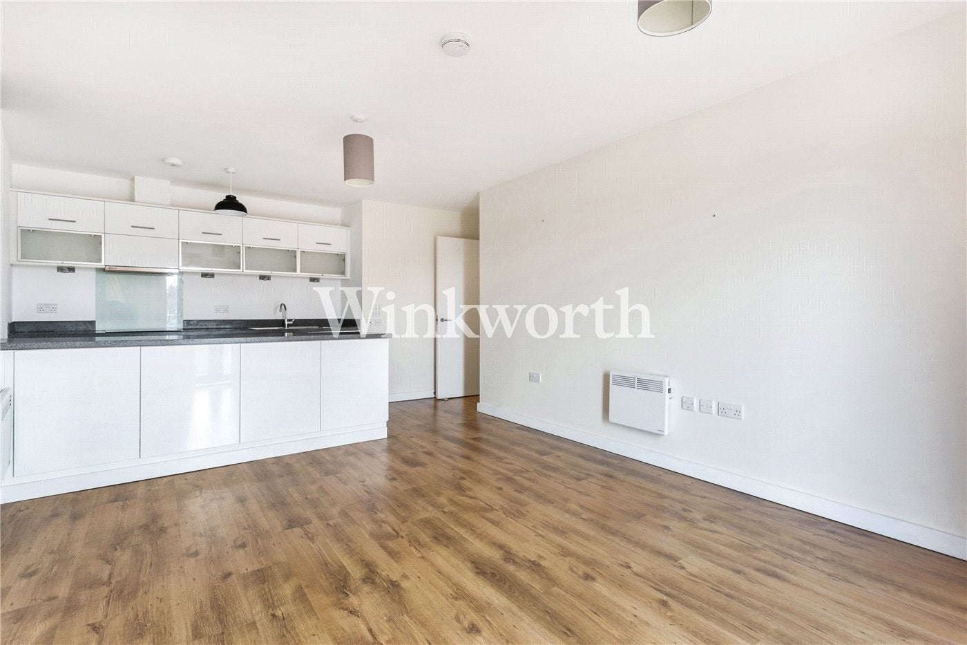 Flat Friern Barnet Road in Greater London