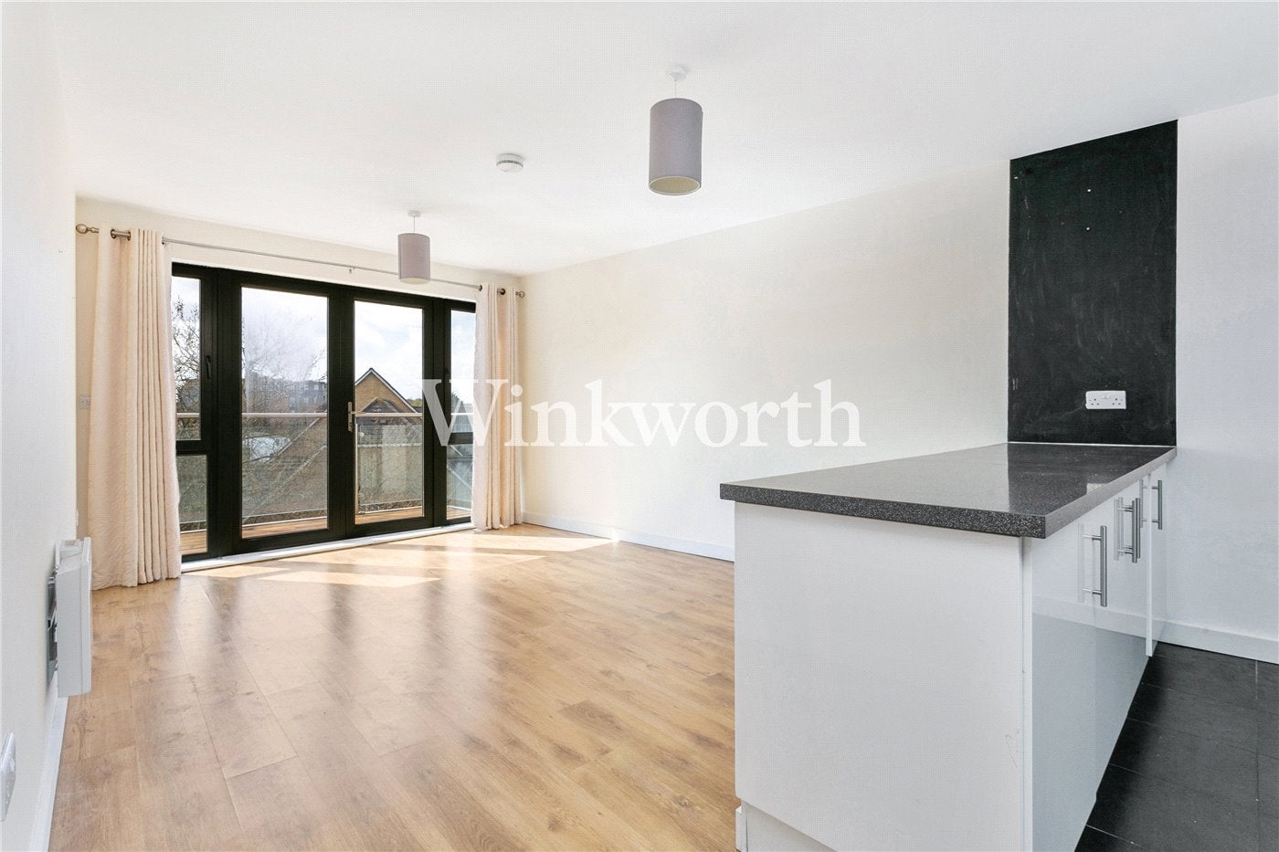 Flat Friern Barnet Road in Greater London