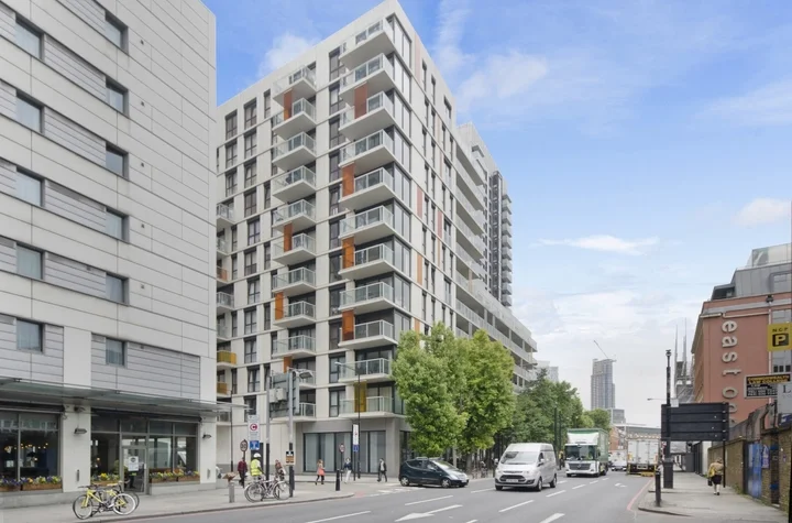 Flat Old Castle Street in Greater London