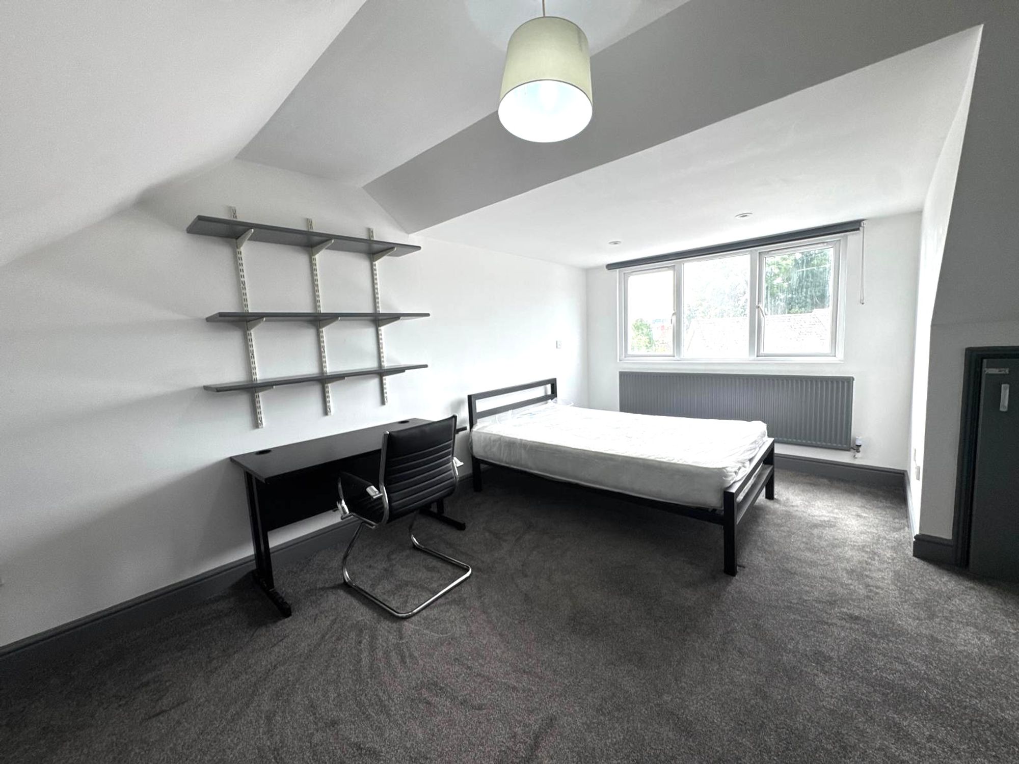 Room Mackintosh Place in Cardiff