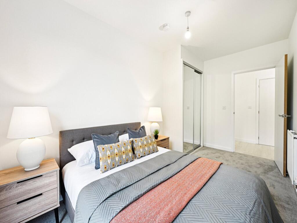 Flat Lansdowne Road in Greater London