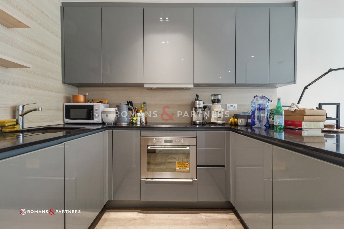 Flat Devan Grove in Greater London