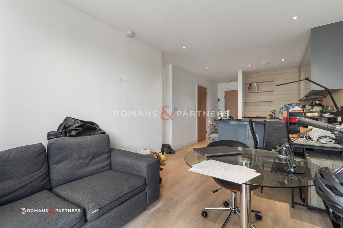 Flat Devan Grove in Greater London