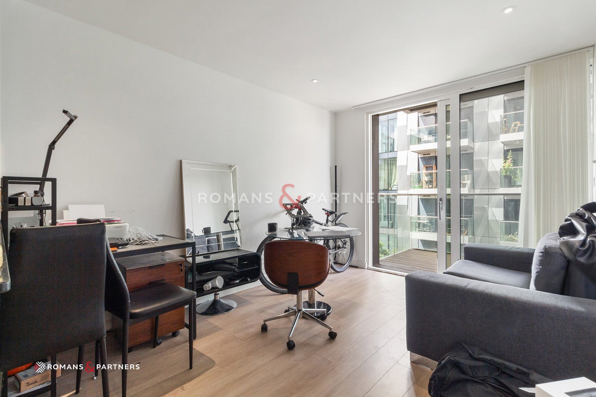 Flat Devan Grove in Greater London