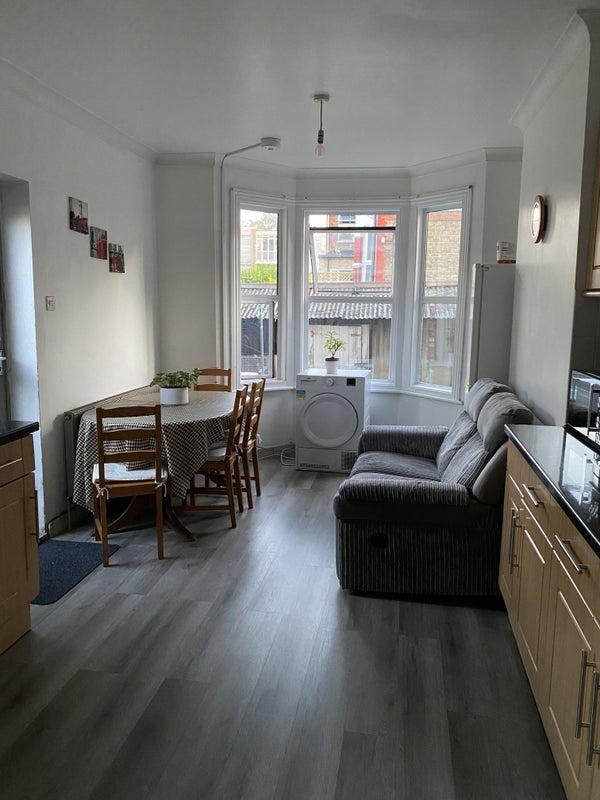 Room Clacton Road in Greater London