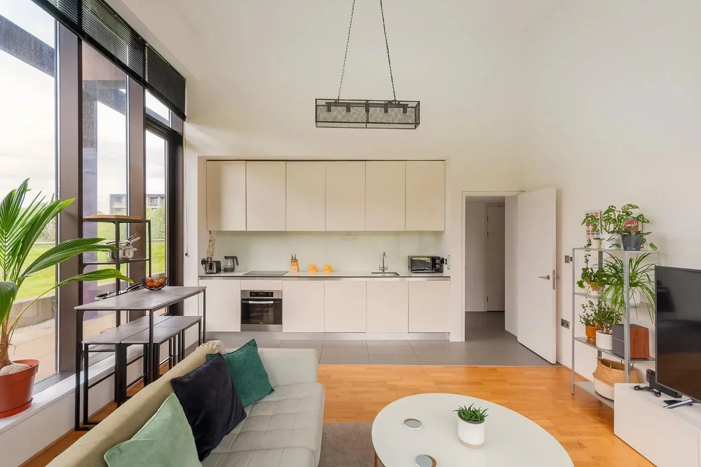 Room Wills Way in Bristol