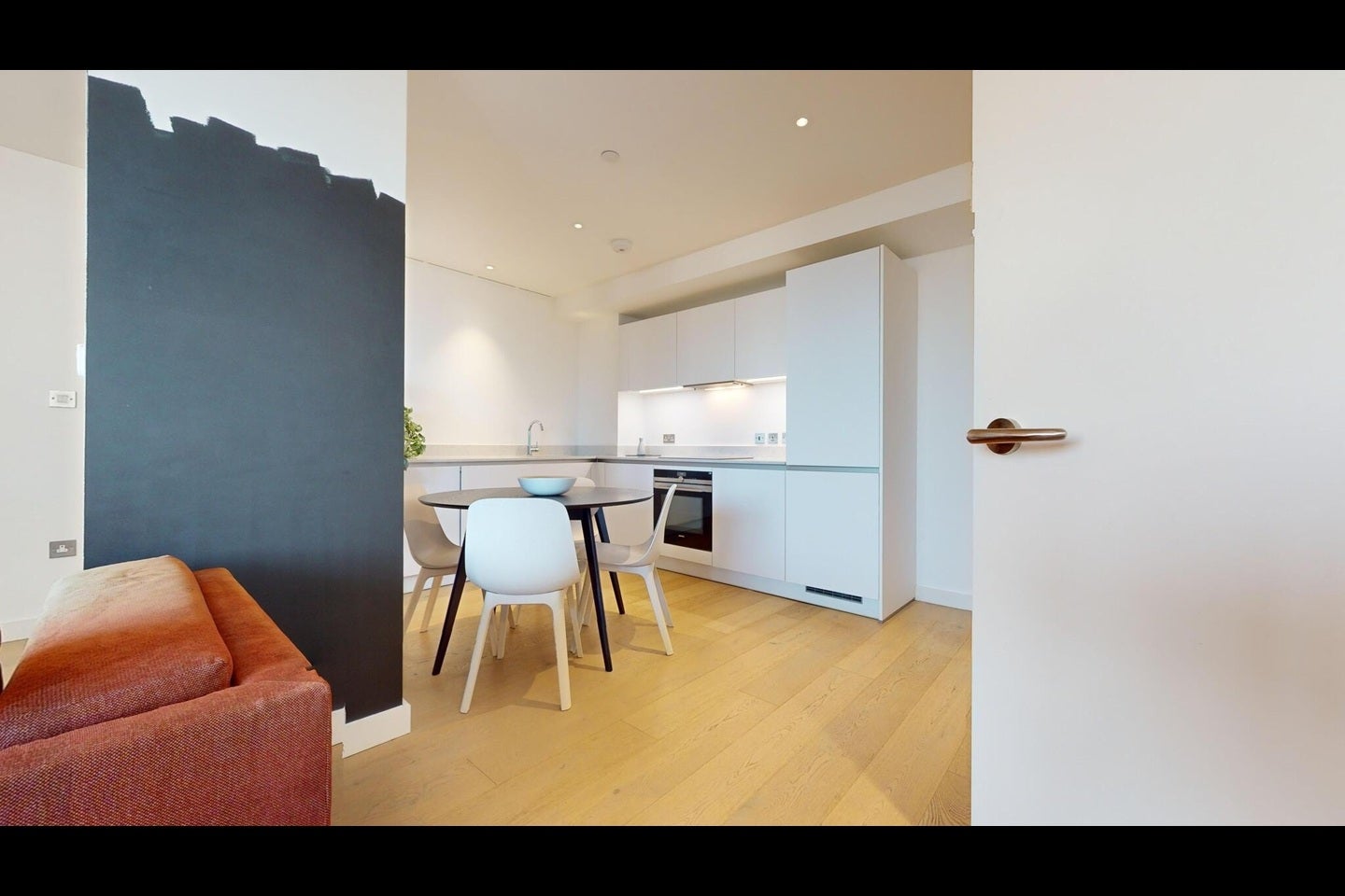 Flat Navigator Square in Greater London