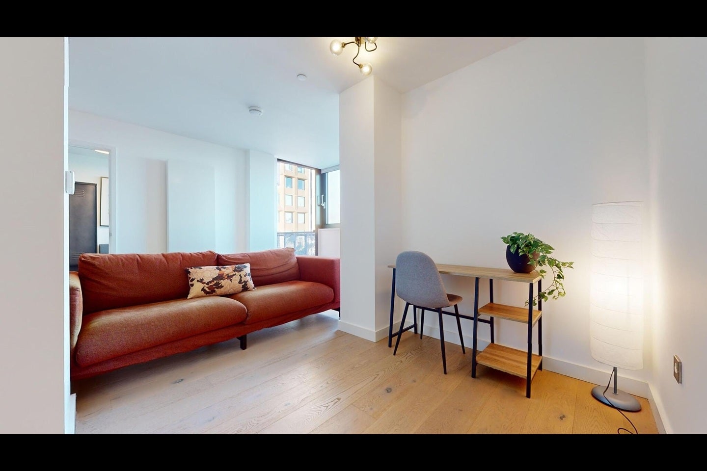 Flat Navigator Square in Greater London