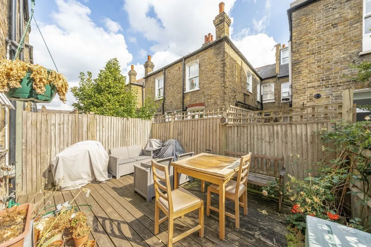 Flat Delia Street in Greater London