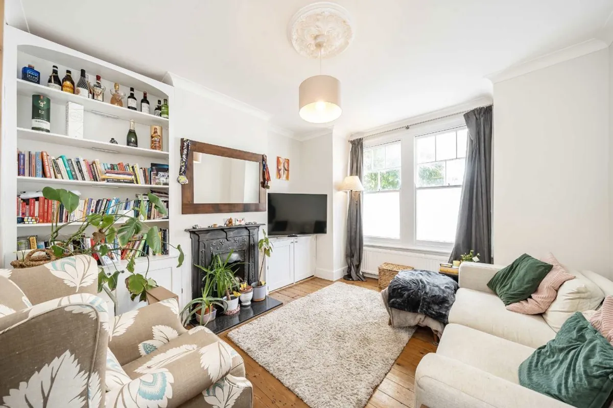 Flat Delia Street in Greater London
