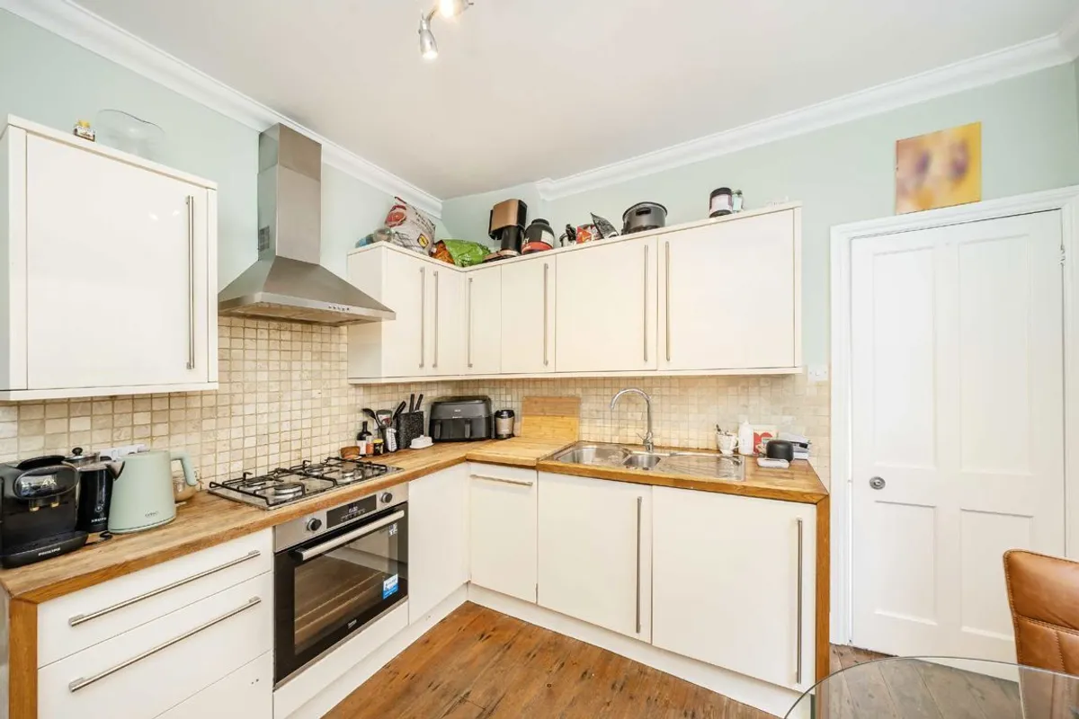 Flat Delia Street in Greater London