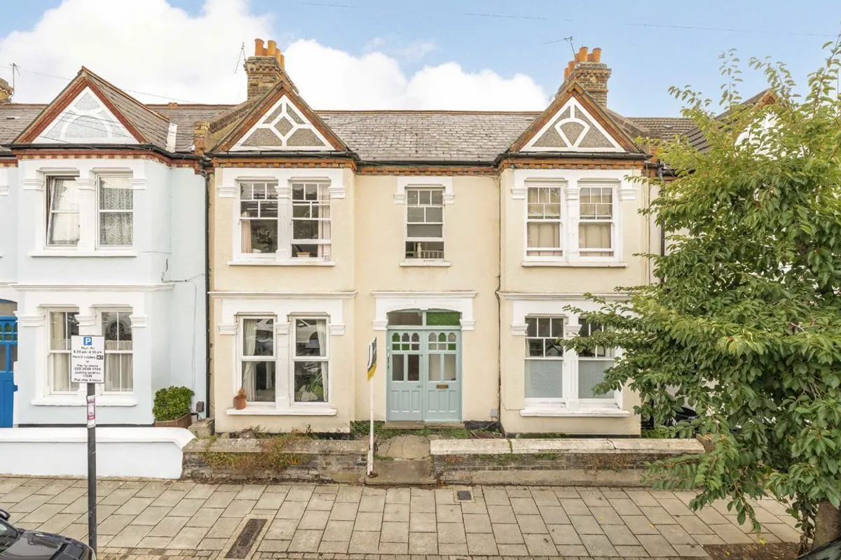 Flat Delia Street in Greater London